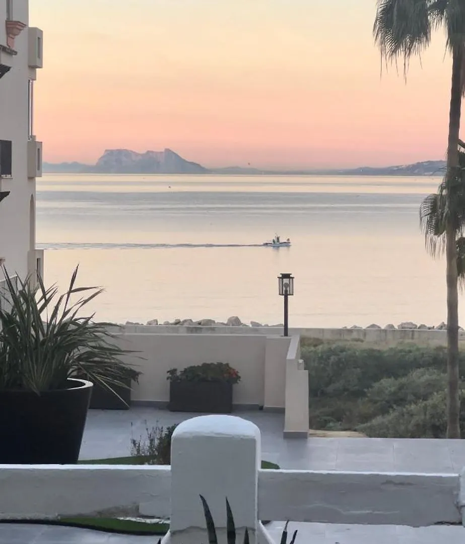 The Pearl Of Pinacho - Beach Front & Swimming Pool Estepona Apartment