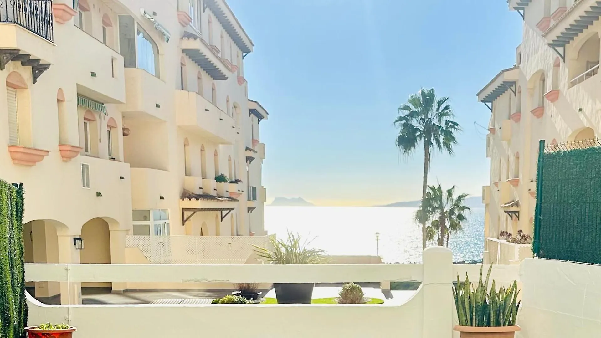 The Pearl Of Pinacho - Beach Front & Swimming Pool Estepona