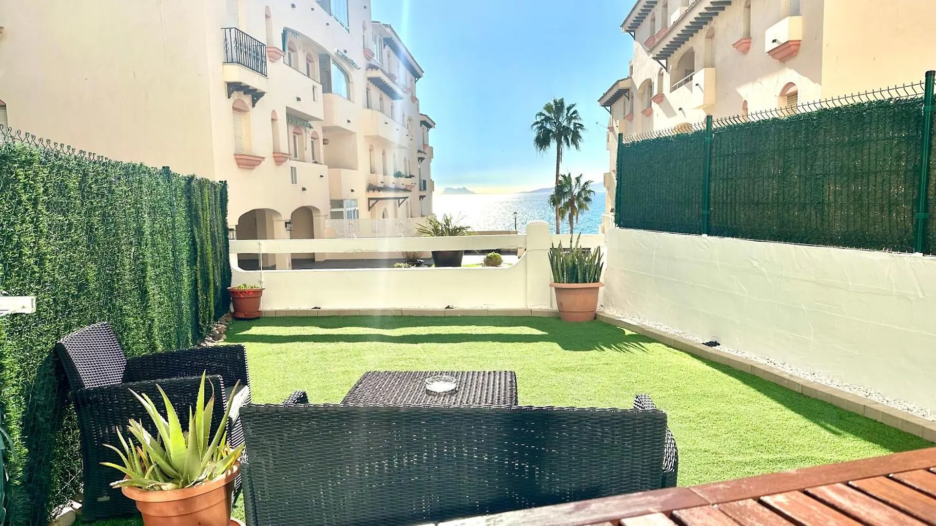 The Pearl Of Pinacho - Beach Front & Swimming Pool Estepona