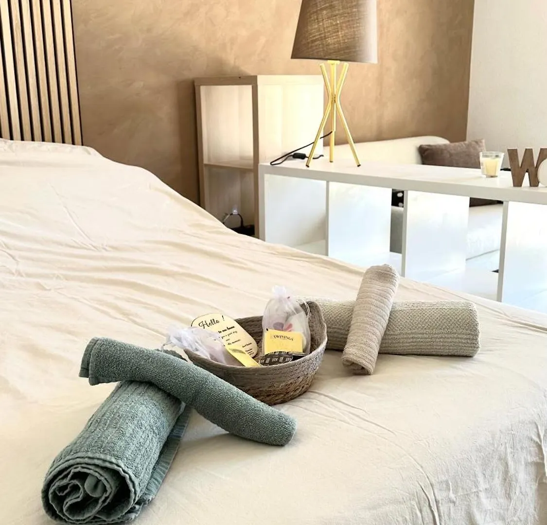 The Pearl Of Pinacho - Beach Front & Swimming Pool Estepona Apartment